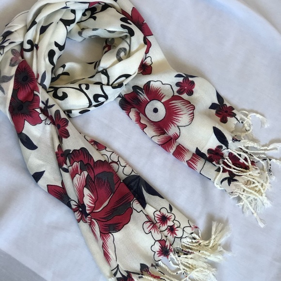 Oversized scarf/ wrap - Picture 8 of 9